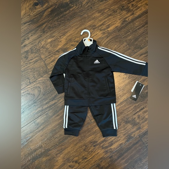NWT ADIDAS Baby Tracksuit Set In Black Sizes 12M, 18M And 24M - Picture 3 of 4